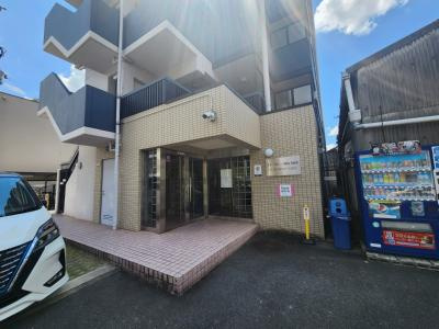 エル・セレーノ西院Ⅱ番館のエントランス