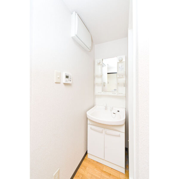 エル・セレーノ西院Ⅱ番館の洗面所