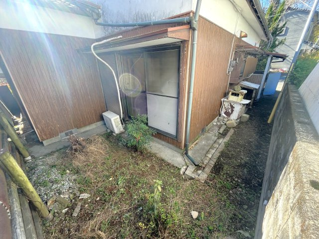 勝立貸家の庭