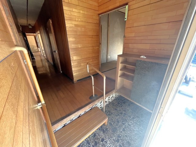 勝立貸家のロビー