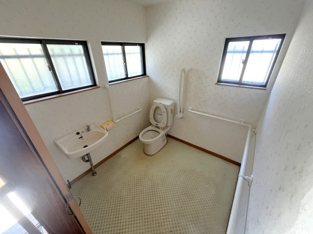 勝立貸家のトイレ