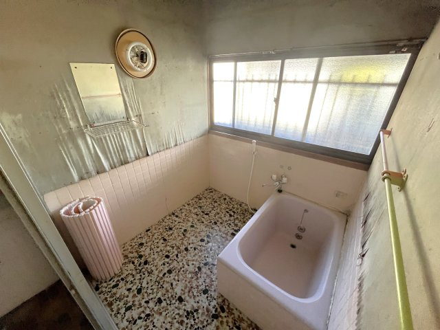 勝立貸家の浴室