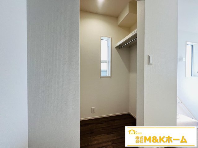 知多市つつじが丘3丁目　全2棟　1号棟の収納|2階通路にファミリークロークがあります☆