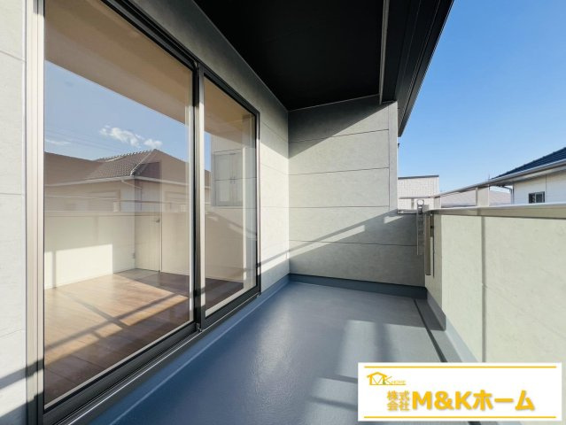 知多市つつじが丘3丁目　全2棟　1号棟のバルコニー|雨の日でも安心インナーバルコニー☆