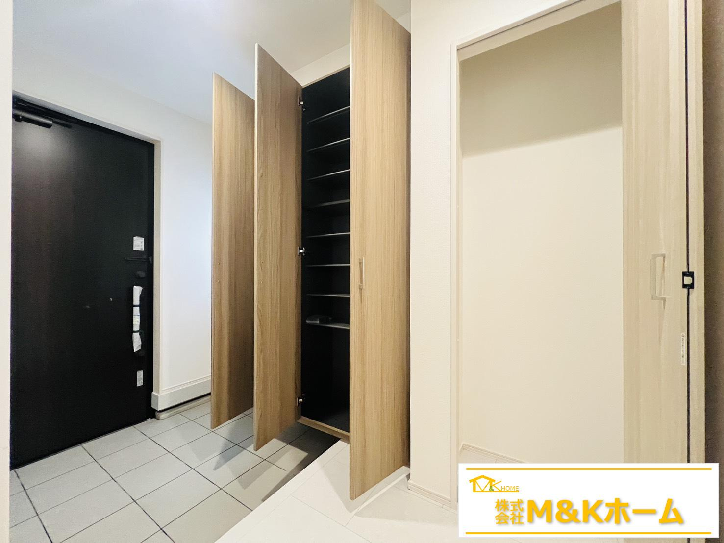 知多市つつじが丘3丁目　全2棟　1号棟の玄関|収納豊富な玄関☆