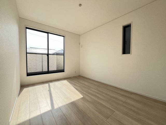 【寝室】 | 福岡市早良区飯倉8丁目第17　2号棟（全2棟）【仲介手数料無料・0円】 | 施工例。施工例は完成時と異なる場合があります。