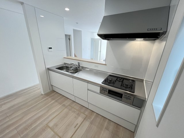 【キッチン】 | 福岡市早良区飯倉8丁目第17　2号棟（全2棟）【仲介手数料無料・0円】 | 施工例。施工例は完成時と異なる場合があります。
