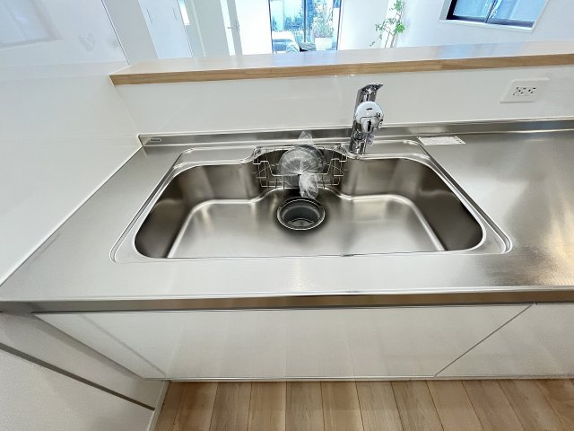 【キッチン】 | 福岡市早良区飯倉8丁目第17　2号棟（全2棟）【仲介手数料無料・0円】 | 施工例。施工例は完成時と異なる場合があります。