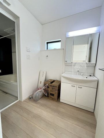 【洗面所】 | 福岡市早良区飯倉8丁目第17　2号棟（全2棟）【仲介手数料無料・0円】 | 施工例。施工例は完成時と異なる場合があります。