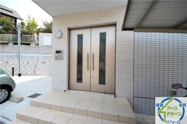 プラサーダ朝霧のエントランス