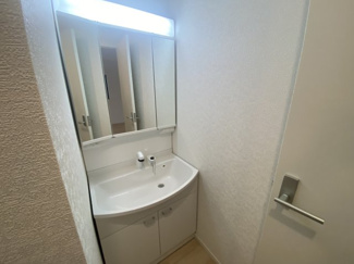 【独立洗面台】 | 読谷村楚辺　第3（全2棟）ラスト2号棟 | 2号棟　三面鏡付き洗髪洗面化粧台♪