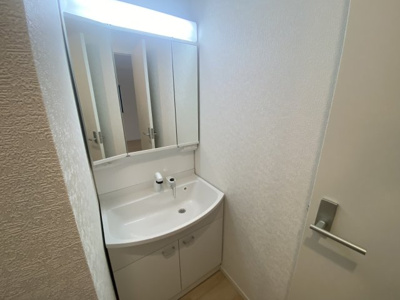 【独立洗面台】 | 読谷村楚辺　第3（全2棟）ラスト2号棟 | 2号棟　三面鏡付き洗髪洗面化粧台♪