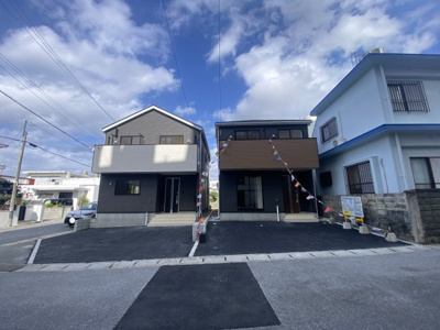 【外観】 | 読谷村楚辺　第3（全2棟）ラスト2号棟 | 2号棟　並列駐車2台完備♪EV車充電設備♪