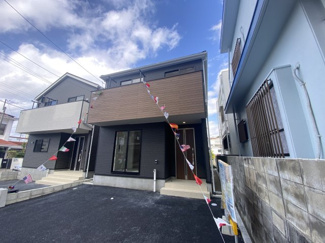 【外観】 | 読谷村楚辺　第3（全2棟）ラスト2号棟 | 2号棟　並列駐車2台完備♪EV車充電設備♪