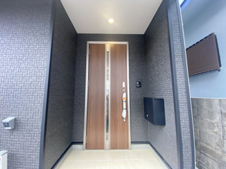 【玄関】 | 読谷村楚辺　第3（全2棟）ラスト2号棟 | 2号棟　スマートキー付き♪