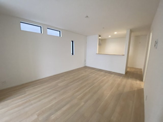 【居間・リビング】 | 読谷村楚辺　第3（全2棟）ラスト2号棟 | 2号棟　LDK16帖＋畳コーナー3帖付き♪