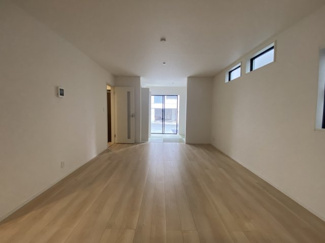 【居間・リビング】 | 読谷村楚辺　第3（全2棟）ラスト2号棟 | 2号棟　LDK16帖＋畳コーナー3帖付き♪