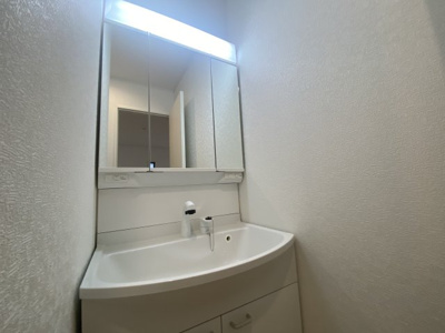 【独立洗面台】 | 読谷村楚辺　第3（全2棟）ラスト2号棟 | 2号棟　三面鏡付き洗髪洗面化粧台♪