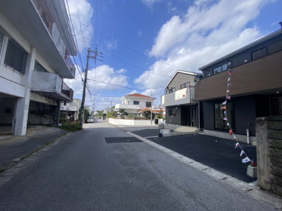 【前面道路含む現地写真】 | 読谷村楚辺　第3（全2棟）ラスト2号棟 | ※南側公道6.2m♪
