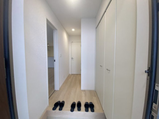 【玄関】 | 読谷村楚辺　第3（全2棟）ラスト2号棟 | 2号棟　十分な収納付き玄関♪