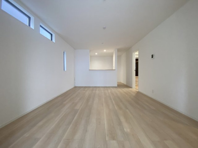 【居間・リビング】 | 読谷村楚辺　第3（全2棟）ラスト2号棟 | 2号棟　LDK16帖＋畳コーナー3帖付き♪