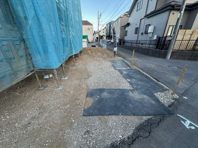 茅ヶ崎市松尾　　新築戸建　　全6区画の駐車場|2月2日撮影　建築中　駐車スペース