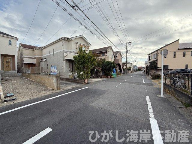 茅ヶ崎市南湖２丁目　新築戸建の前面道路含む現地写真|12月19日撮影　建築中　現地外観