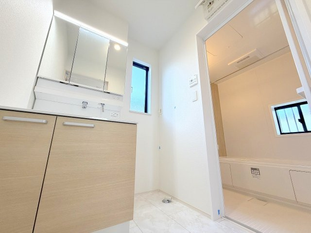 昭島市福島町全３棟　新築分譲の独立洗面台