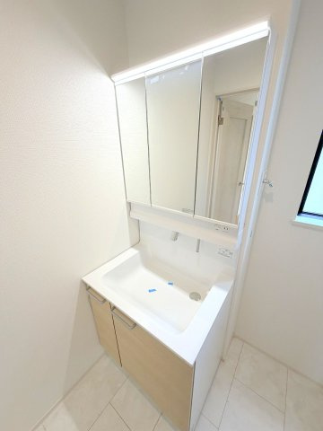 昭島市福島町全３棟　新築分譲の独立洗面台