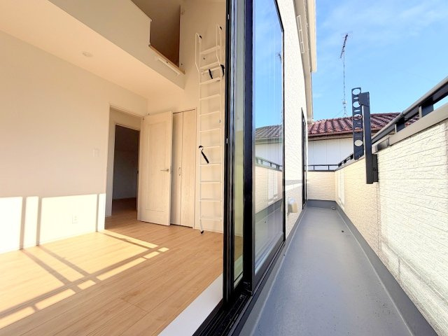 昭島市福島町全３棟　新築分譲のバルコニー