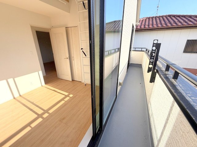 昭島市福島町全３棟　新築分譲のバルコニー