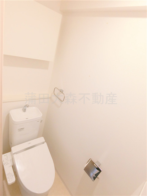 グーフォクォーレのトイレ|棚収納と温水洗浄便座付きのトイレ