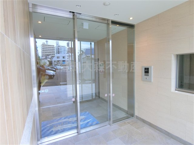 グーフォクォーレのエントランス|防犯カメラTVモニター付オートロック宅配BOXメールBOX　エントランス