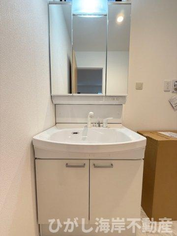 茅ヶ崎市今宿　新築戸建　全4棟　の独立洗面台|三面鏡化粧台