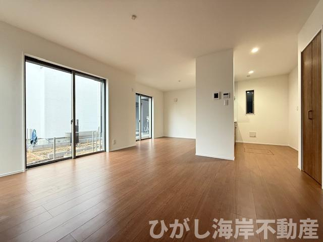 茅ヶ崎市今宿　新築戸建　全4棟　の居間・リビング|18.4帖　LDK