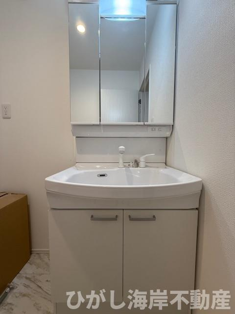 茅ヶ崎市今宿　新築戸建　全4棟　の独立洗面台|三面鏡化粧台