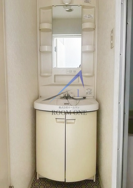 宮園キャピタルマンションの洗面所|独立洗面台です。