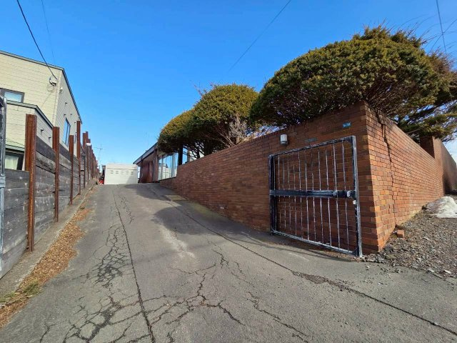 【上遠野徹氏設計】住吉2丁目中古住宅の前面道路含む現地写真