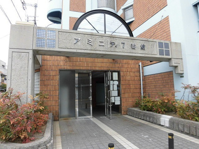 【エントランス】 | アミニティ７番館 | オシャレなデザインのエントランスです。