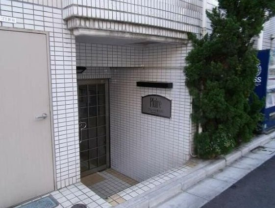 プレール椎名町のエントランス