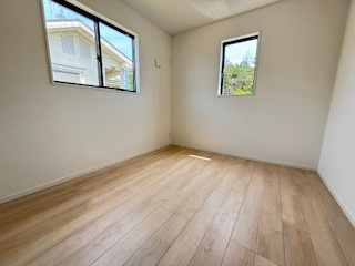 【洋室】 | 東広島市西条町寺家（寺家駅）全6区画　NO1【角地】 | 2階　洋室×3　収納付きでお部屋がスッキリ広く使えます。　
