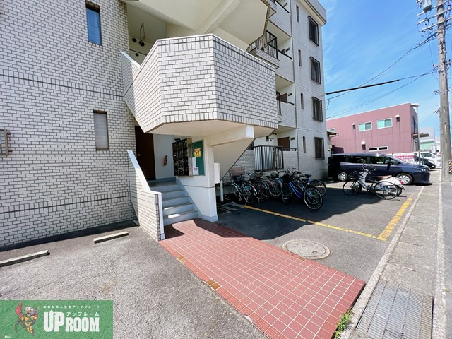 藤塚ハイツのエントランス