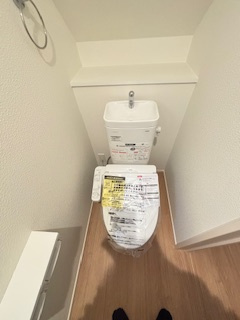 【トイレ】 | 佐伯区藤垂園（五日市駅）全3区画　NO1【外構込み】 | シンプルなデザインはお掃除やしやすく衛生的。温水洗浄便座付き　トイレ×２