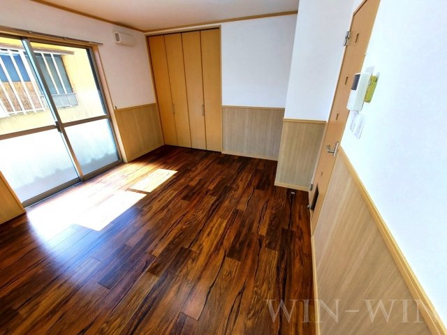 ライフイン・ビー・サークルの居間・リビング|イメージ（同建物内別部屋の写真です）