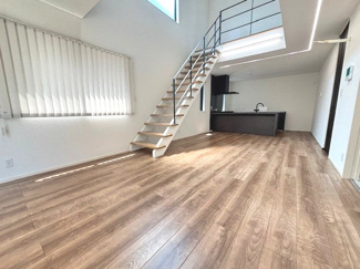 【居間・リビング】 | 廿日市市対厳山3（宮島口駅）全3区画　B棟【63坪】【P3台】 | 20帖リビング☆