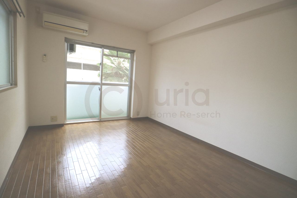 シャトラン弓木一番館の居間・リビング