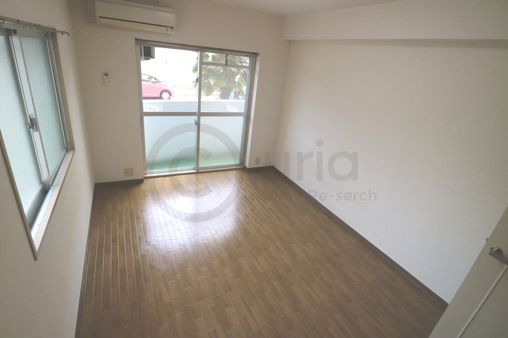 シャトラン弓木一番館の居間・リビング