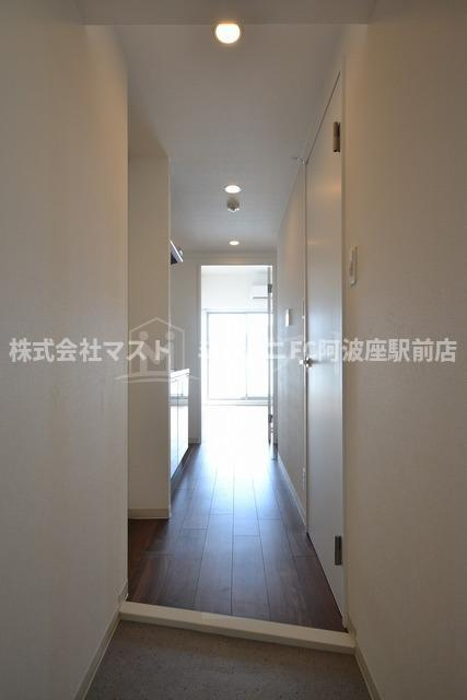 大阪市西区九条南３丁目の賃貸マンションの玄関