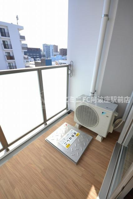 大阪市西区九条南３丁目の賃貸マンションのバルコニー