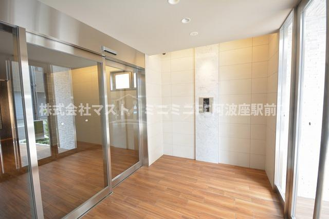 大阪市西区九条南３丁目の賃貸マンションのロビー